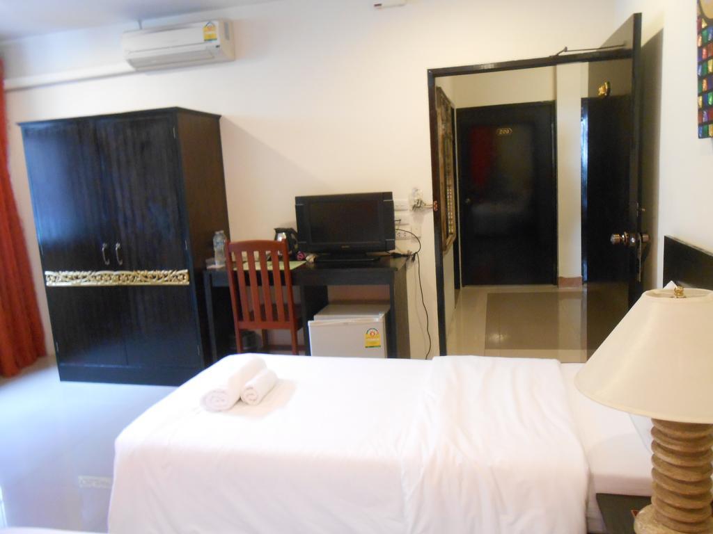 The Bang Khun Phrom Suites Bangkok Rum bild