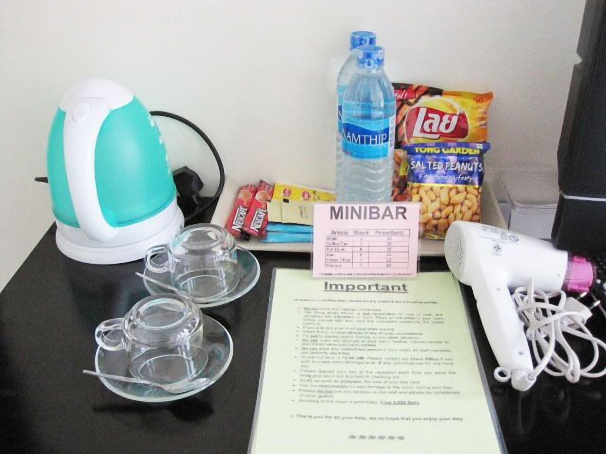 The Bang Khun Phrom Suites Bangkok Exteriör bild