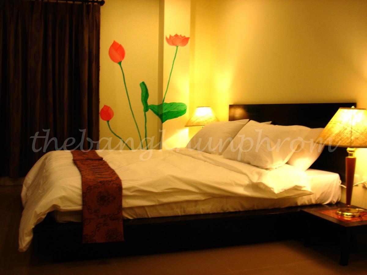 The Bang Khun Phrom Suites Bangkok Exteriör bild