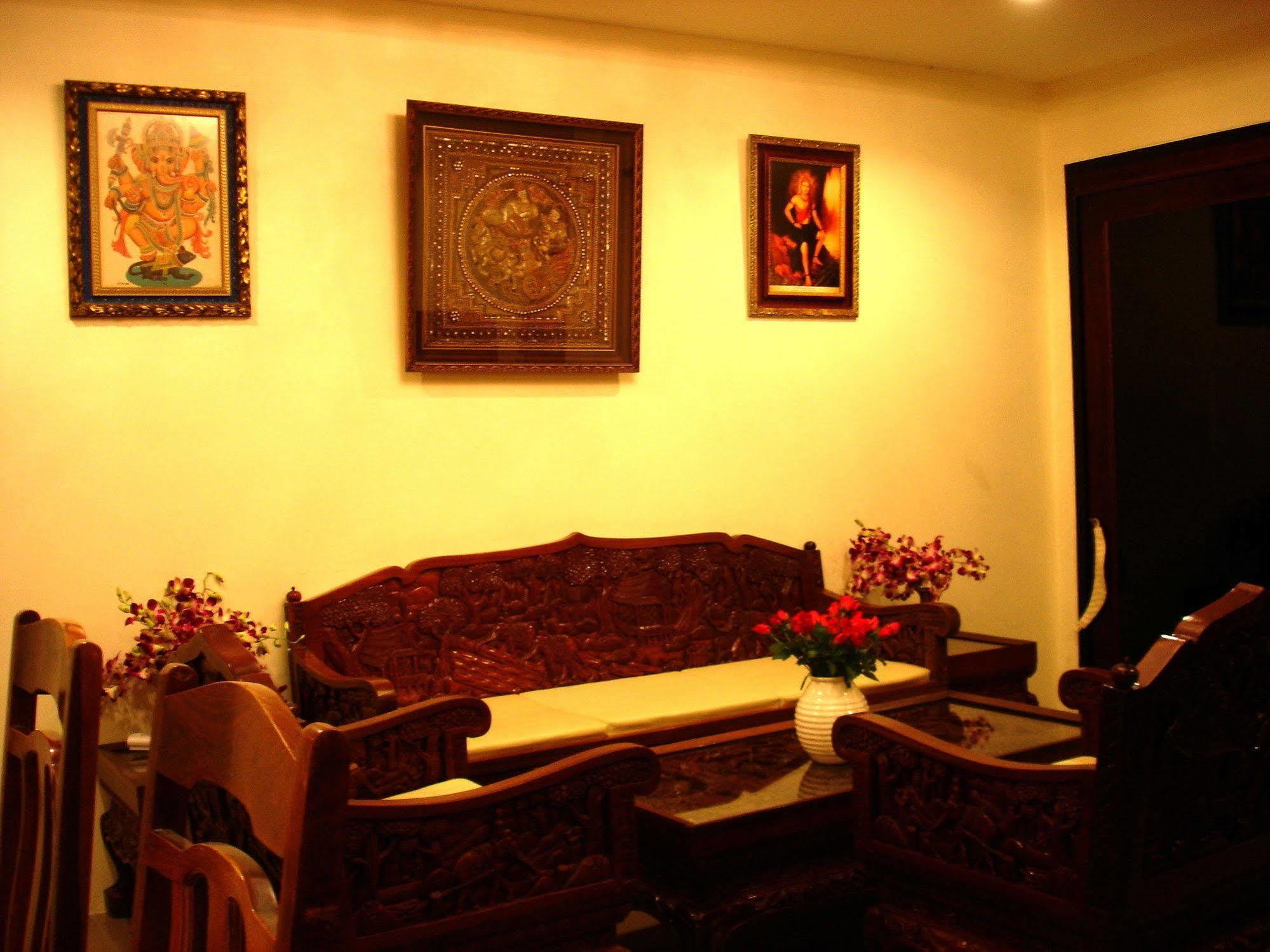 The Bang Khun Phrom Suites Bangkok Exteriör bild