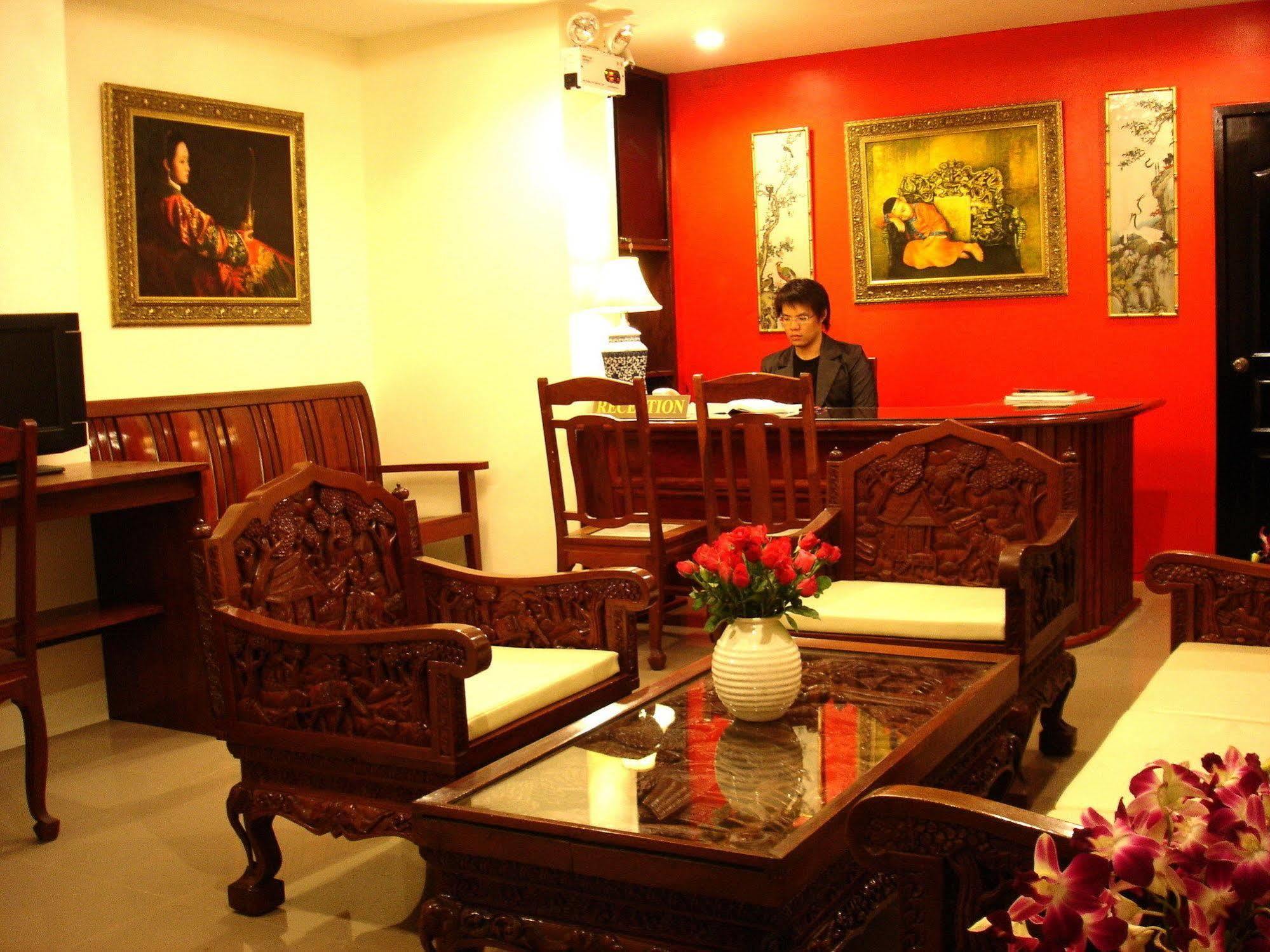 The Bang Khun Phrom Suites Bangkok Exteriör bild