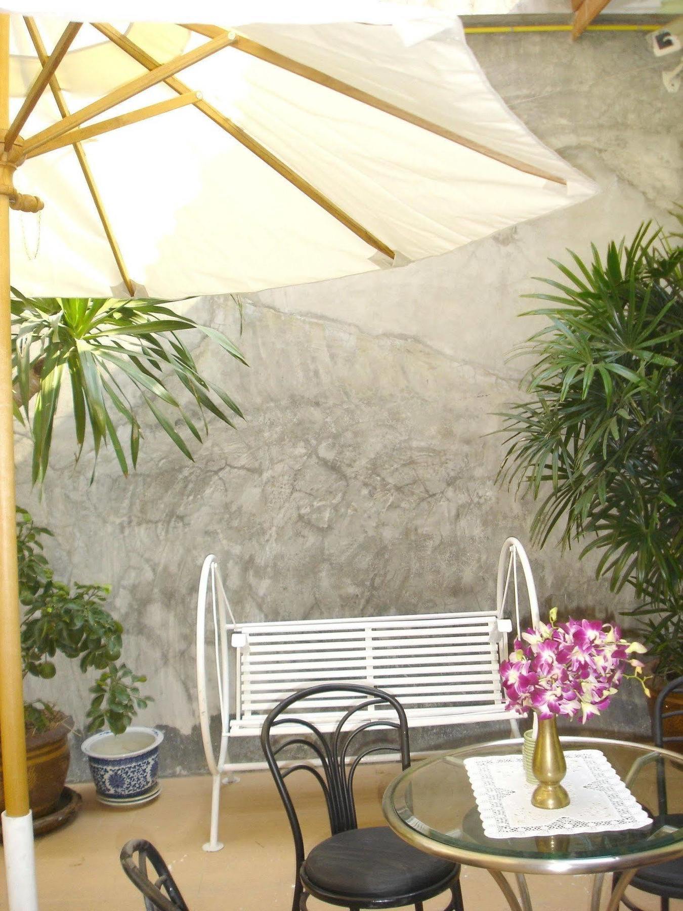 The Bang Khun Phrom Suites Bangkok Exteriör bild